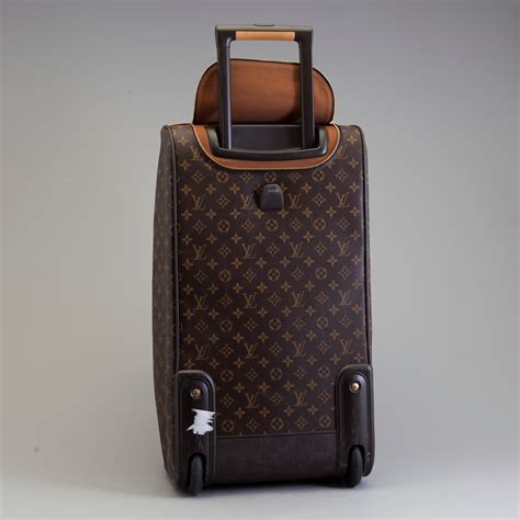 louis vuitton carry on bag with wheels|louis vuitton suit carrier.